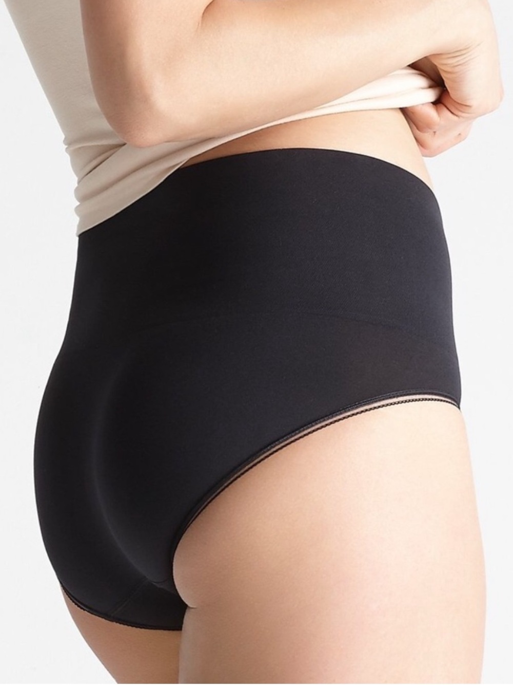 YUMMIE 'Ultralight Seamless Shaping Brief' in Black